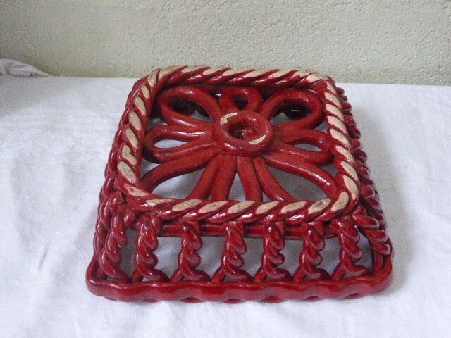 Ceramic enamelled basket plate