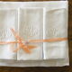 Nappe damassée et ses 12 serviettes brodé monogramme SC damas floral