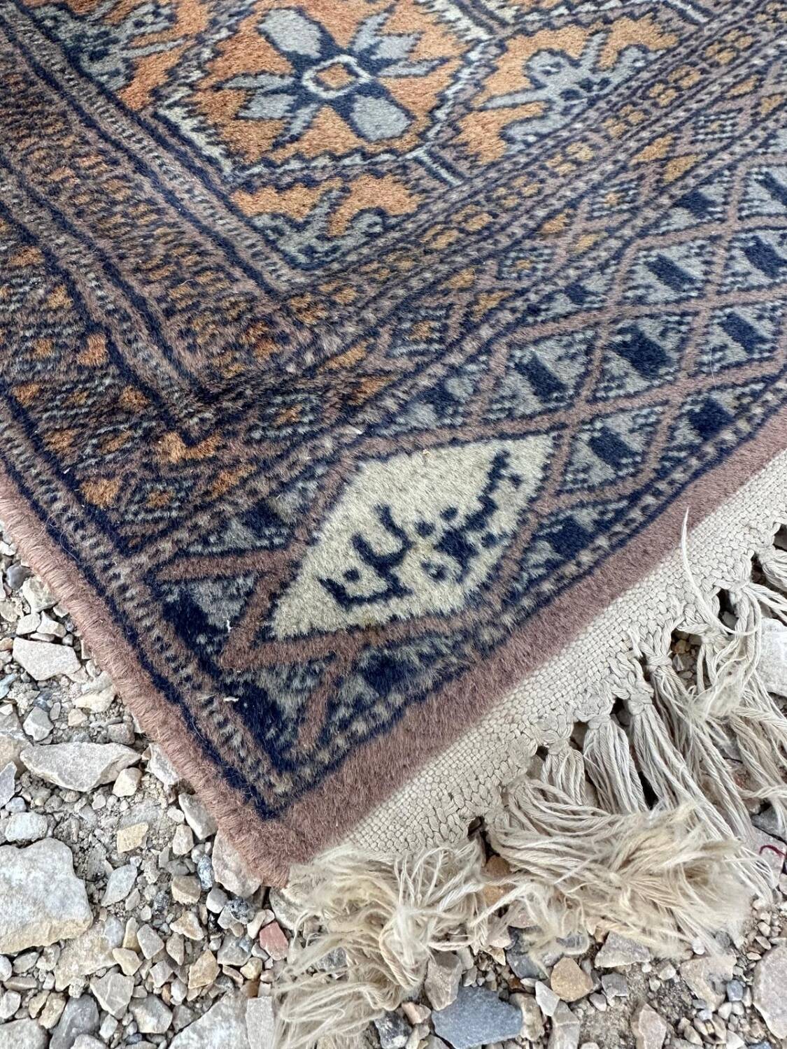 Handmade Pakistani rug