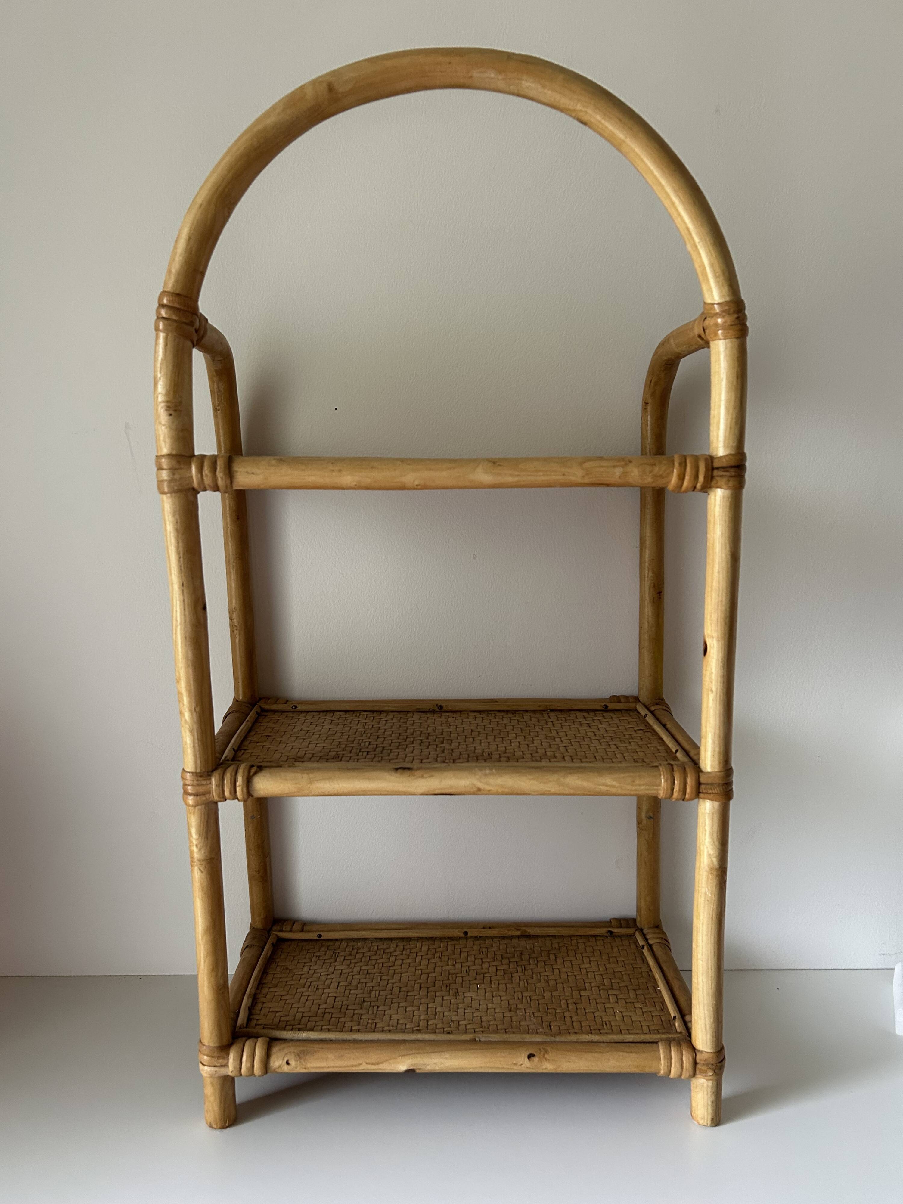 Etagère murale en rotin