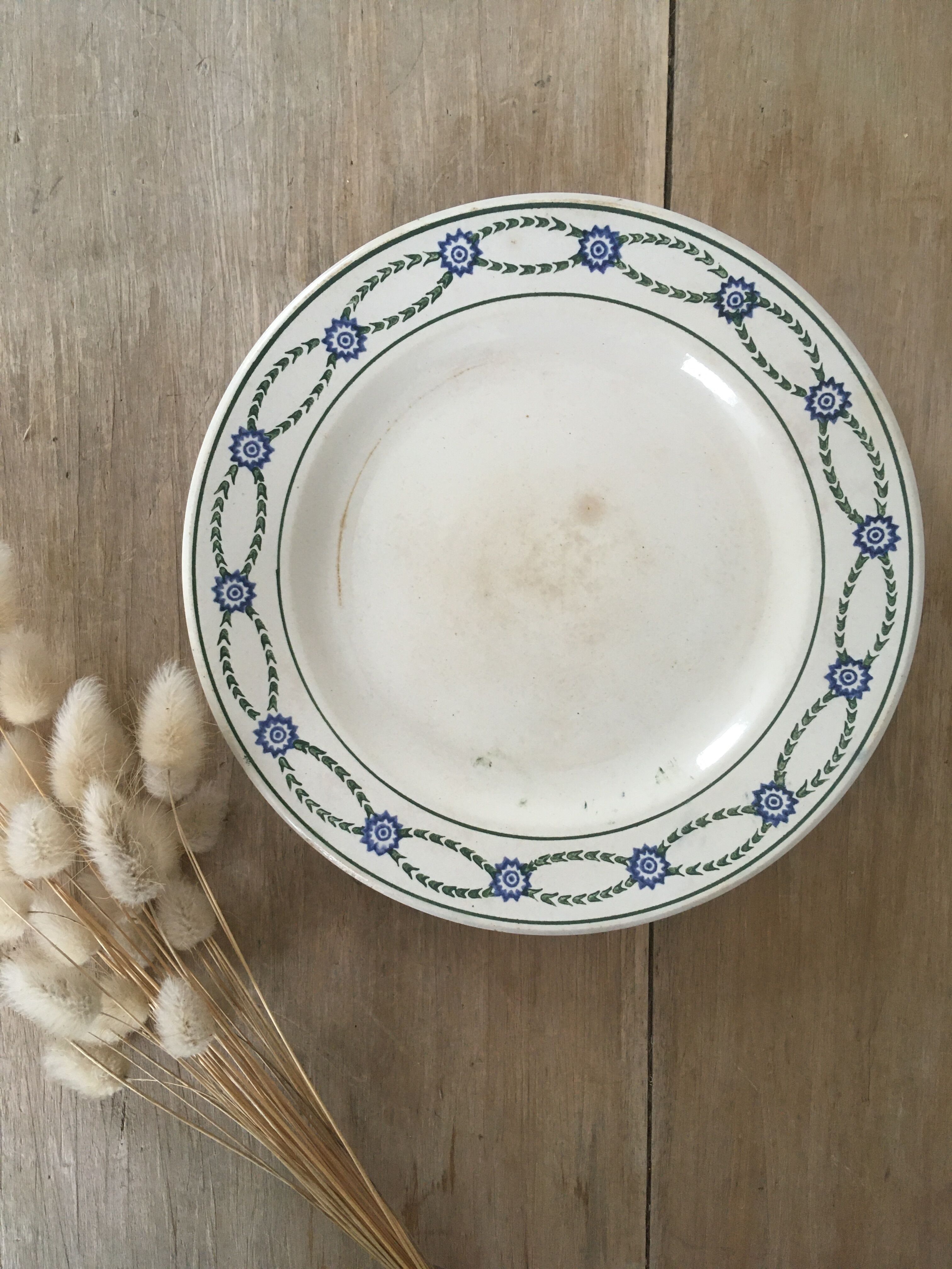 Lot 6 mismatched iron earth dessert plates