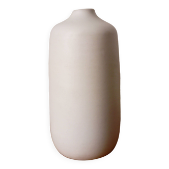 Vase design en céramique blanche