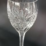 Huit verres à pied cristal taillé Saint Louis