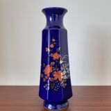 Vase bleu fleurs oranges et vertes