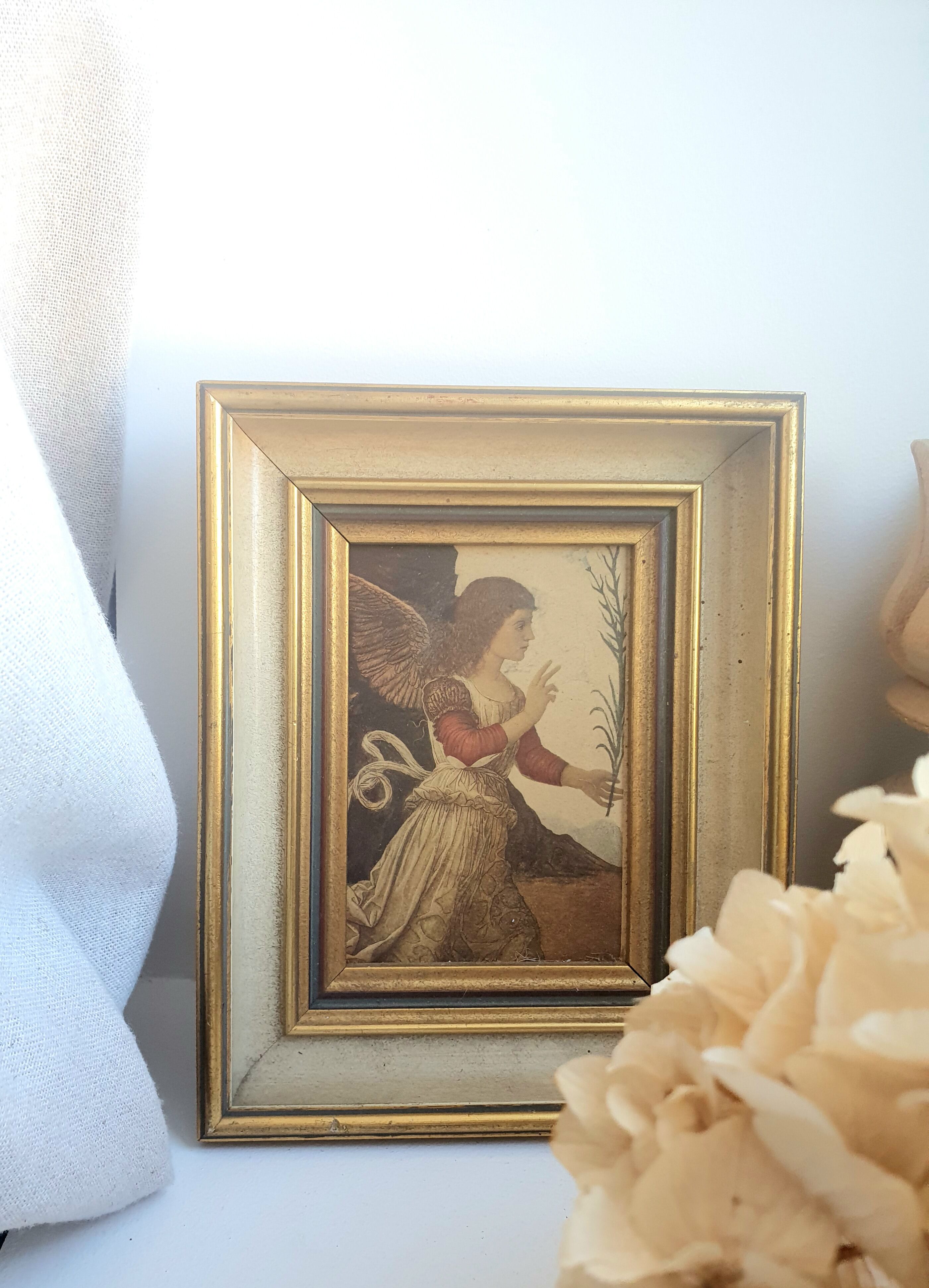 Italian Renaissance angel setting