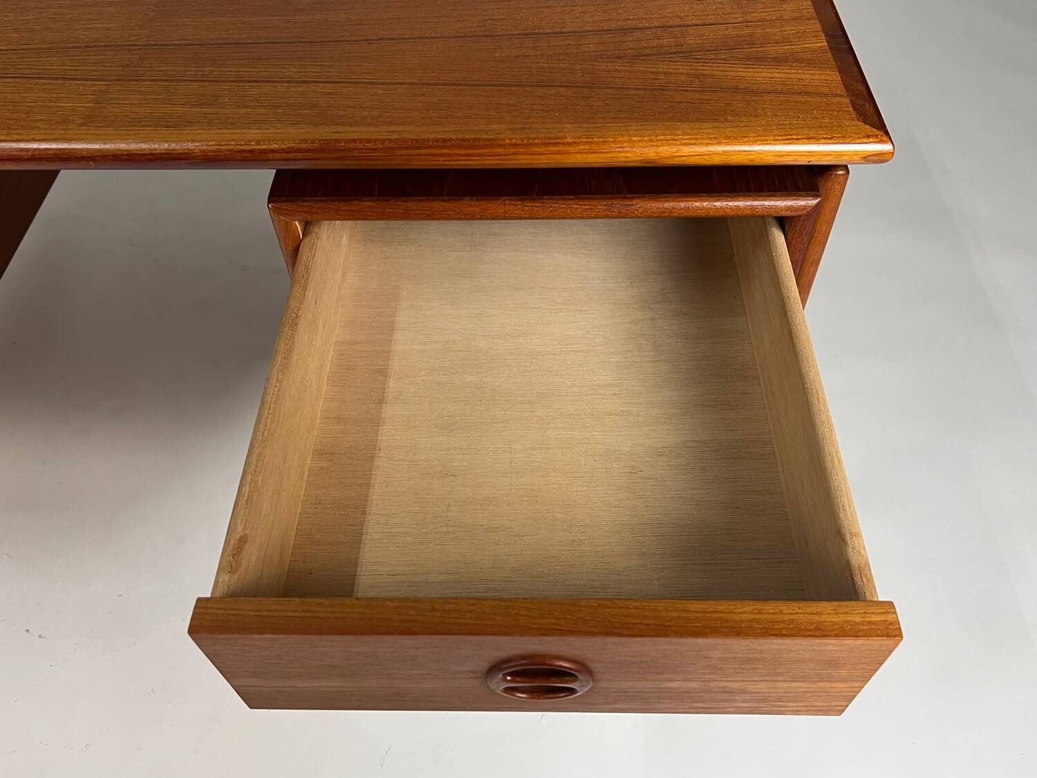 Bureau en teck design danois autoportant Gasvig Møbler vintage milieu du siècle