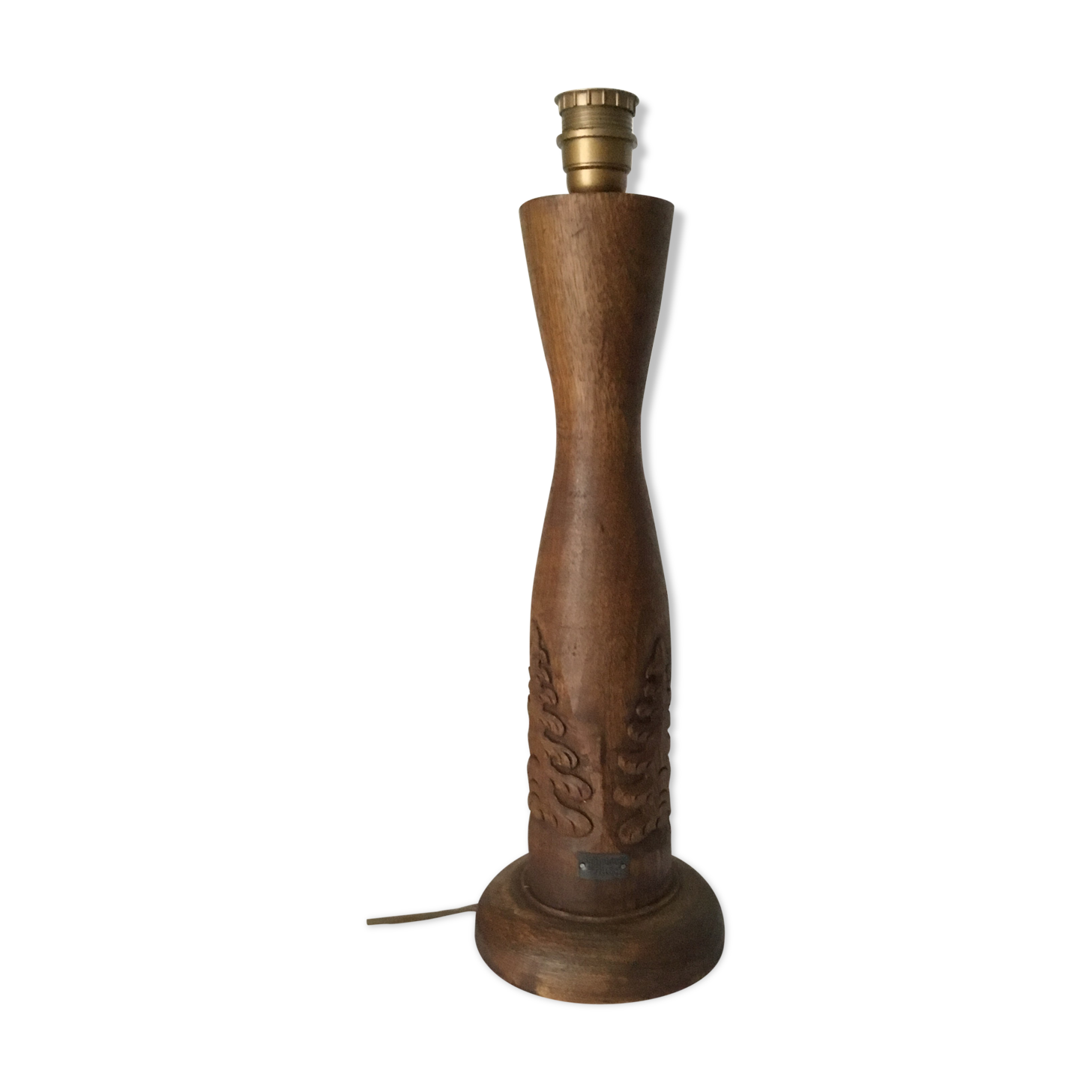 Pied de lampe en bois sculpté