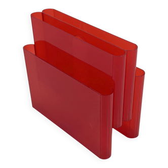 Red transparent magazine rack by Giotto Stoppino for Kartell, 1970.