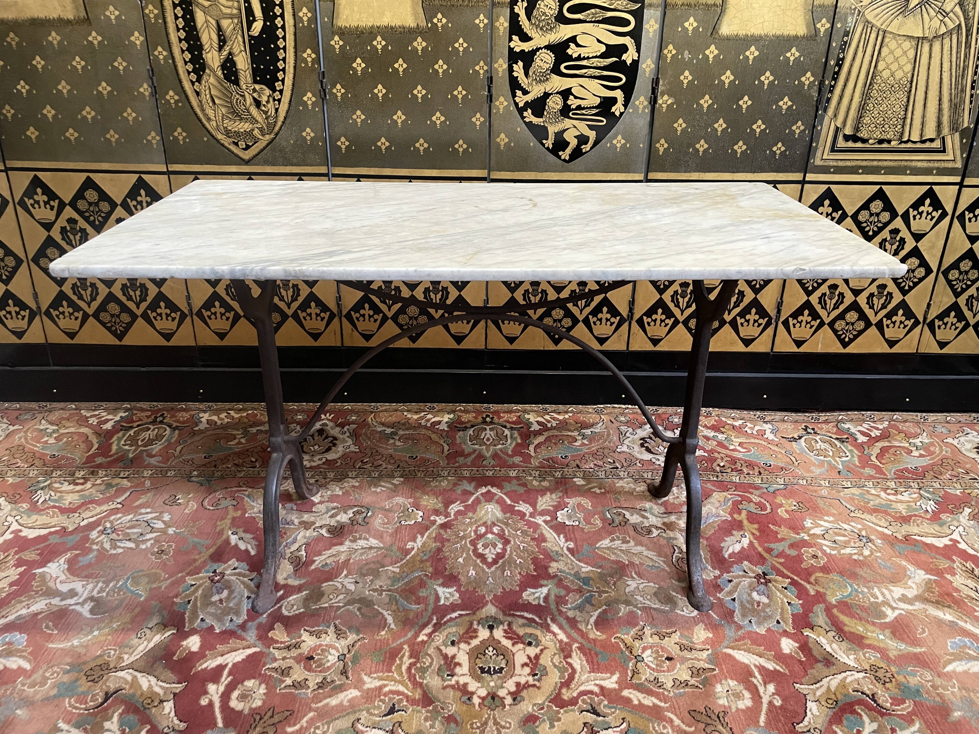 Bistro table in cast iron and marble 1900