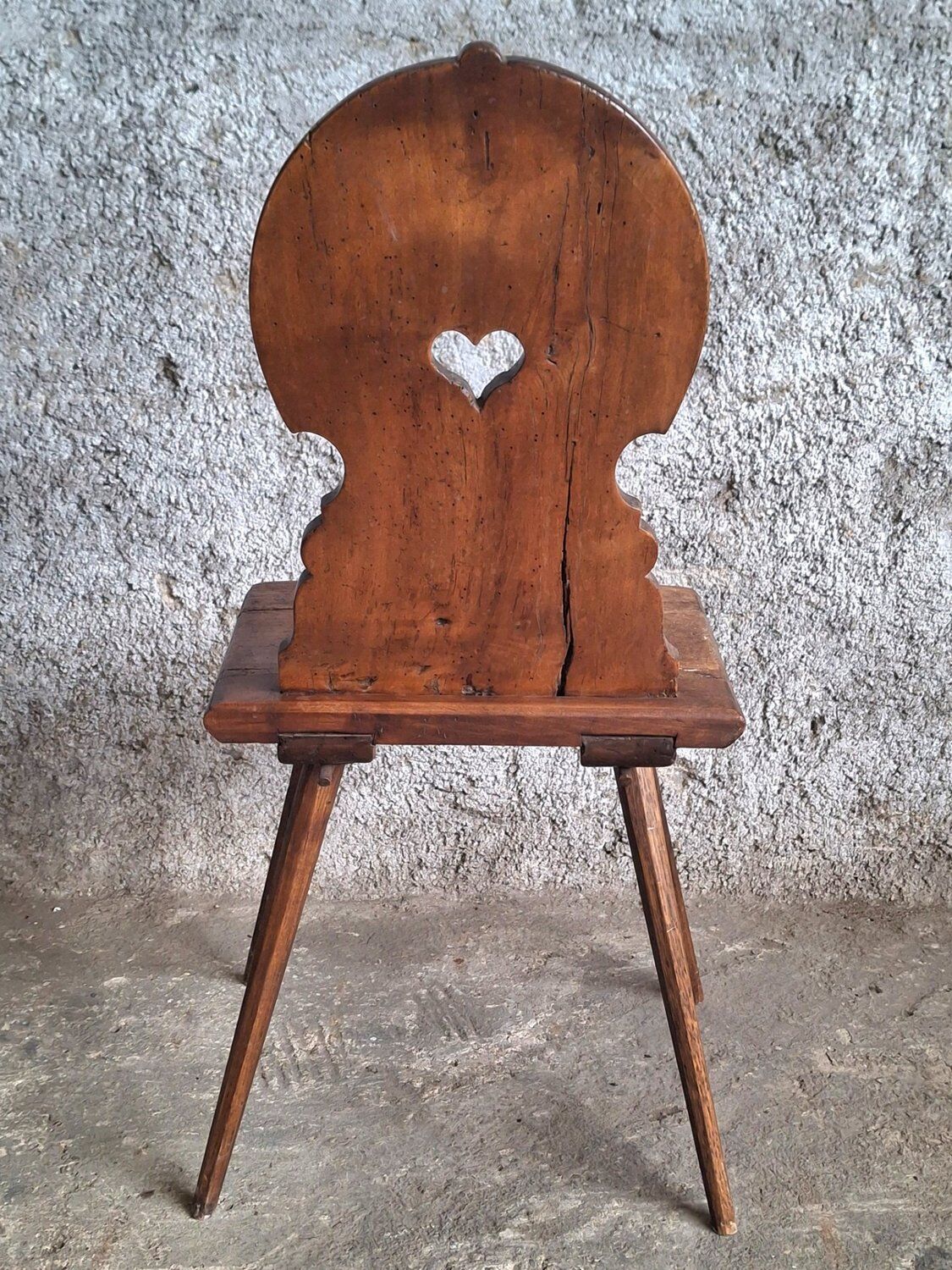 Old Alpine peasant chair from the 18th century – Heart-shaped cut-out violin backrest