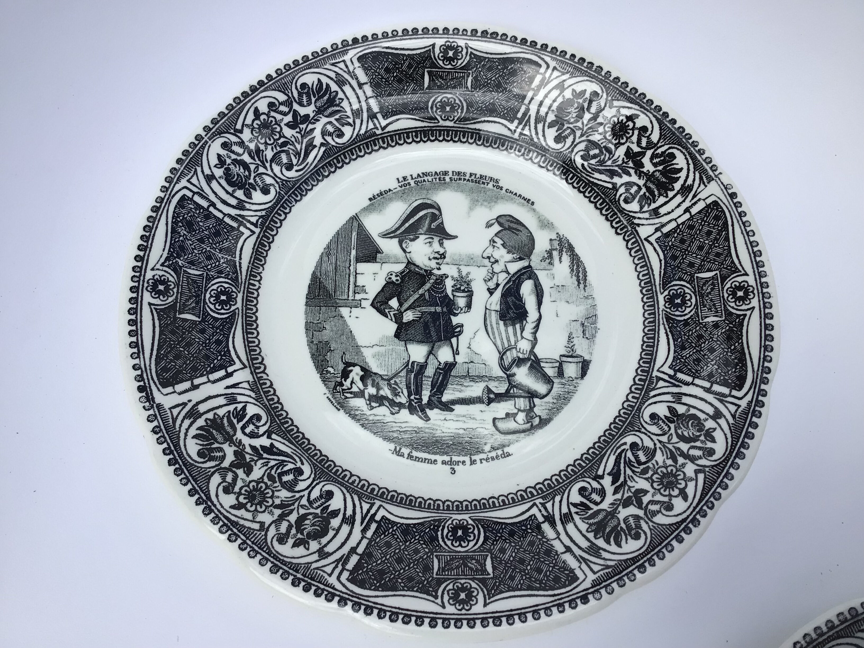 2 dessert plates from Gien, speaking from the 60s/70s.