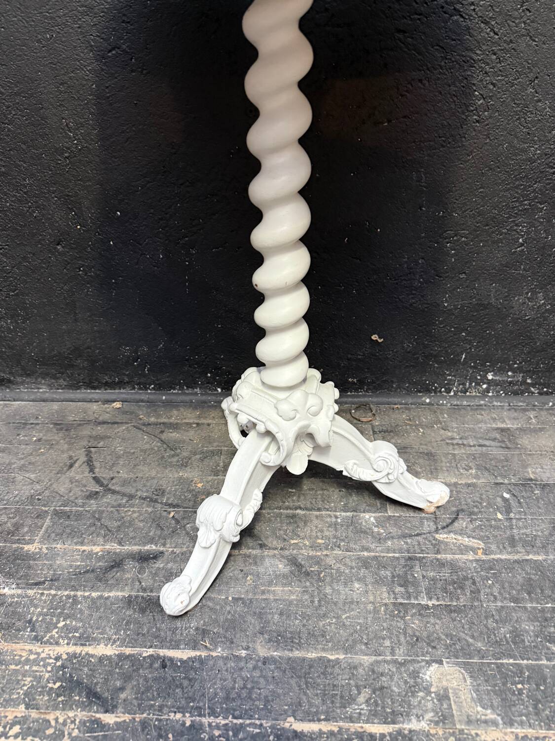 Guéridon, small painted wooden side table