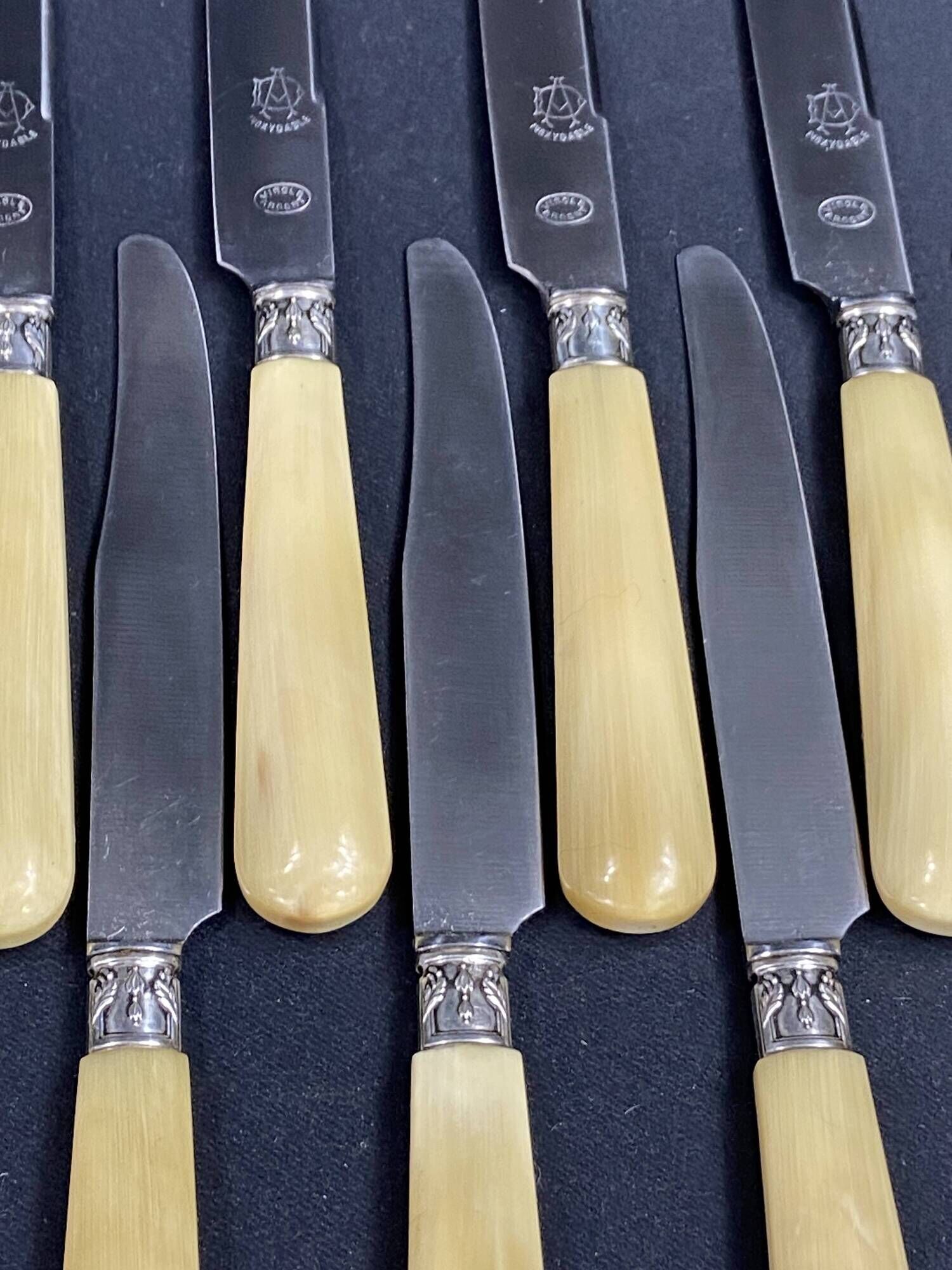 Set of 12 dessert knives with stainless steel blade and silver ferrule Régence