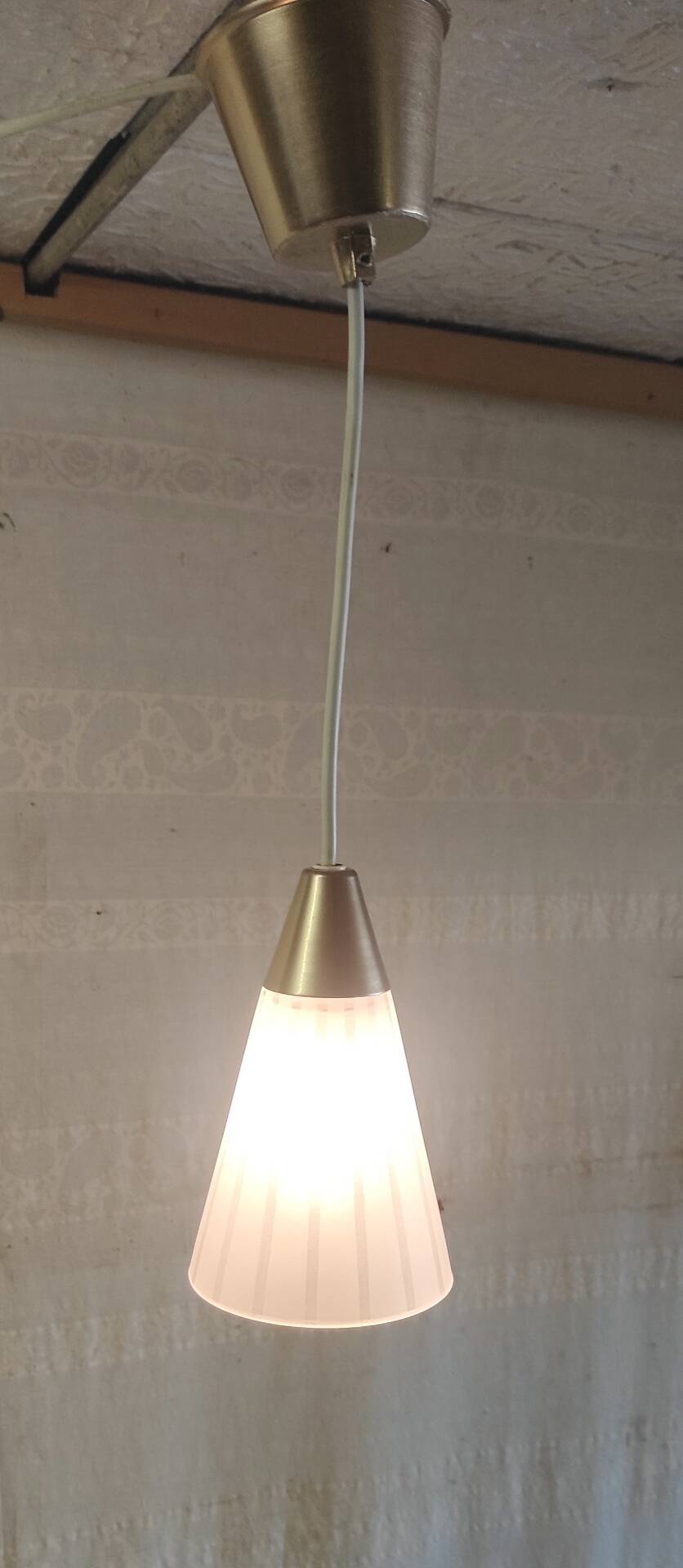 Suspension design en verre et métal doré - mid. XXeme