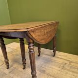 Round/rectangle table with extensions on casters