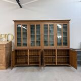 Large two-part display case (renovated)