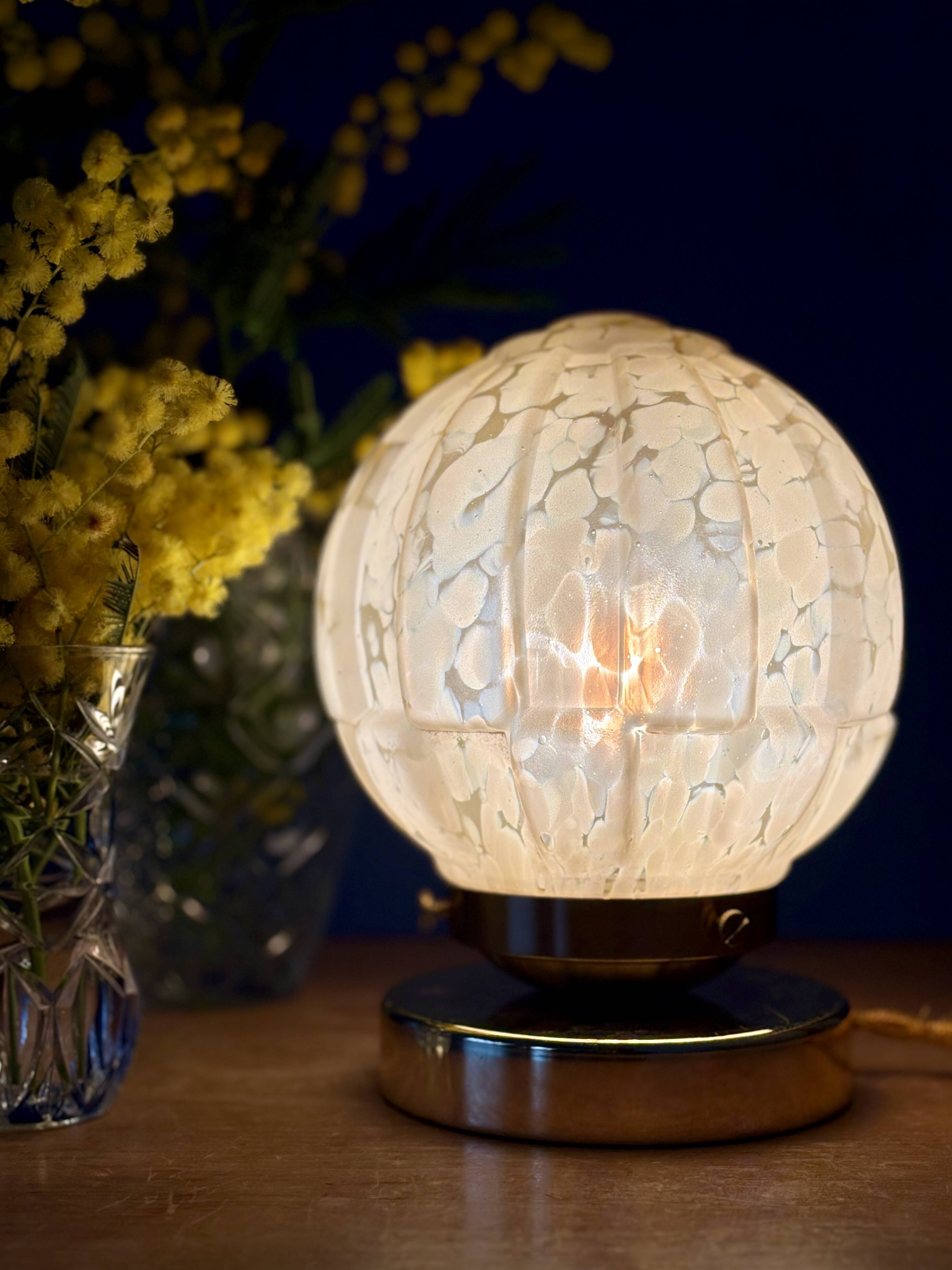 Beautiful table lamp, vintage Art Deco glass globe from Clichy in pink. Diameter