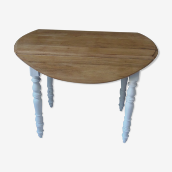 Table ovale à rabats  piétement patiné gris perle, plateau en bois