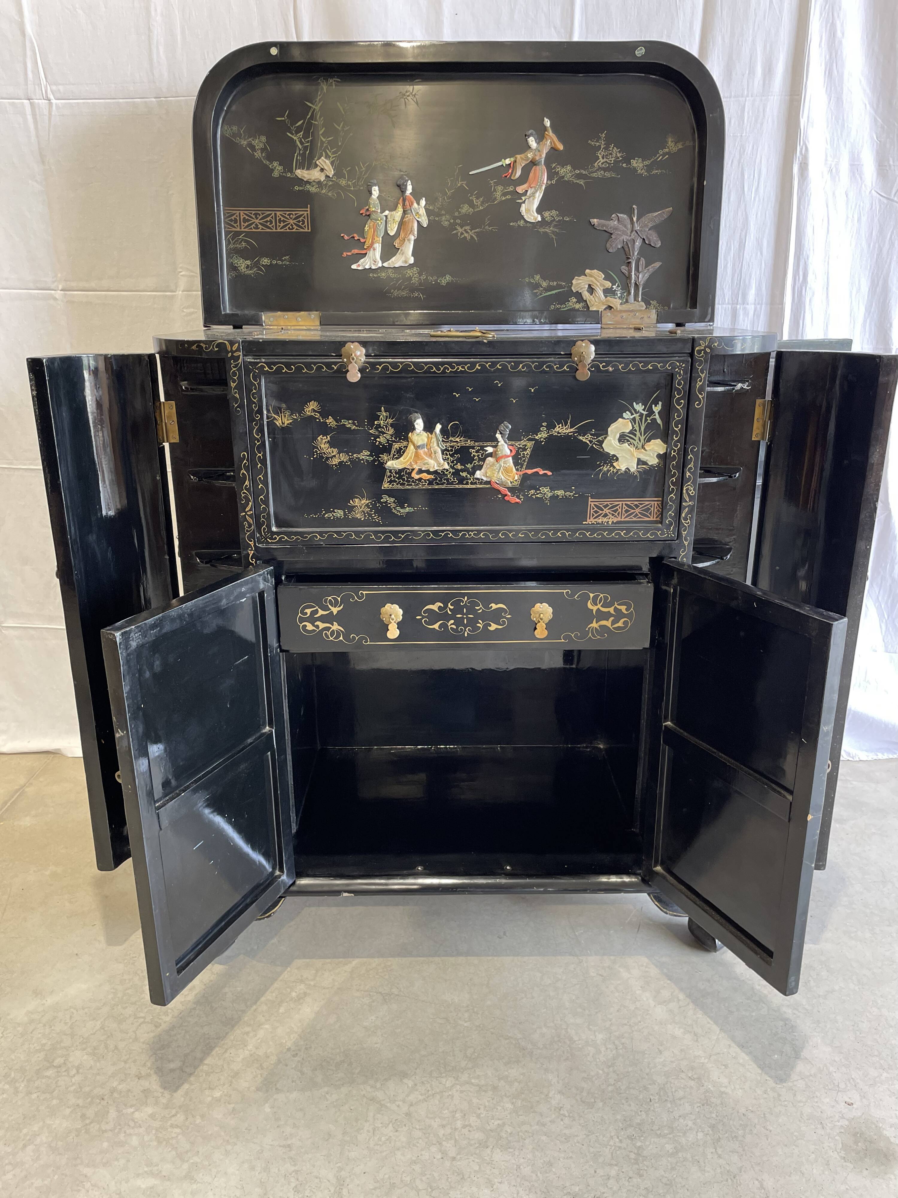 Meuble bar chinois laqué