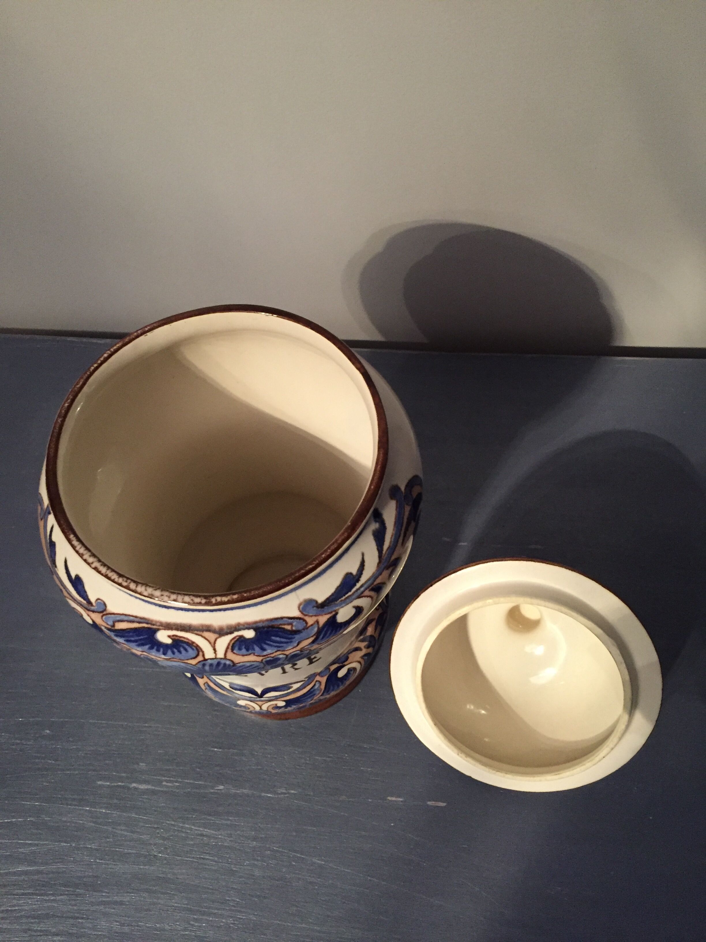 Saint Clement porcelain apothecary pot