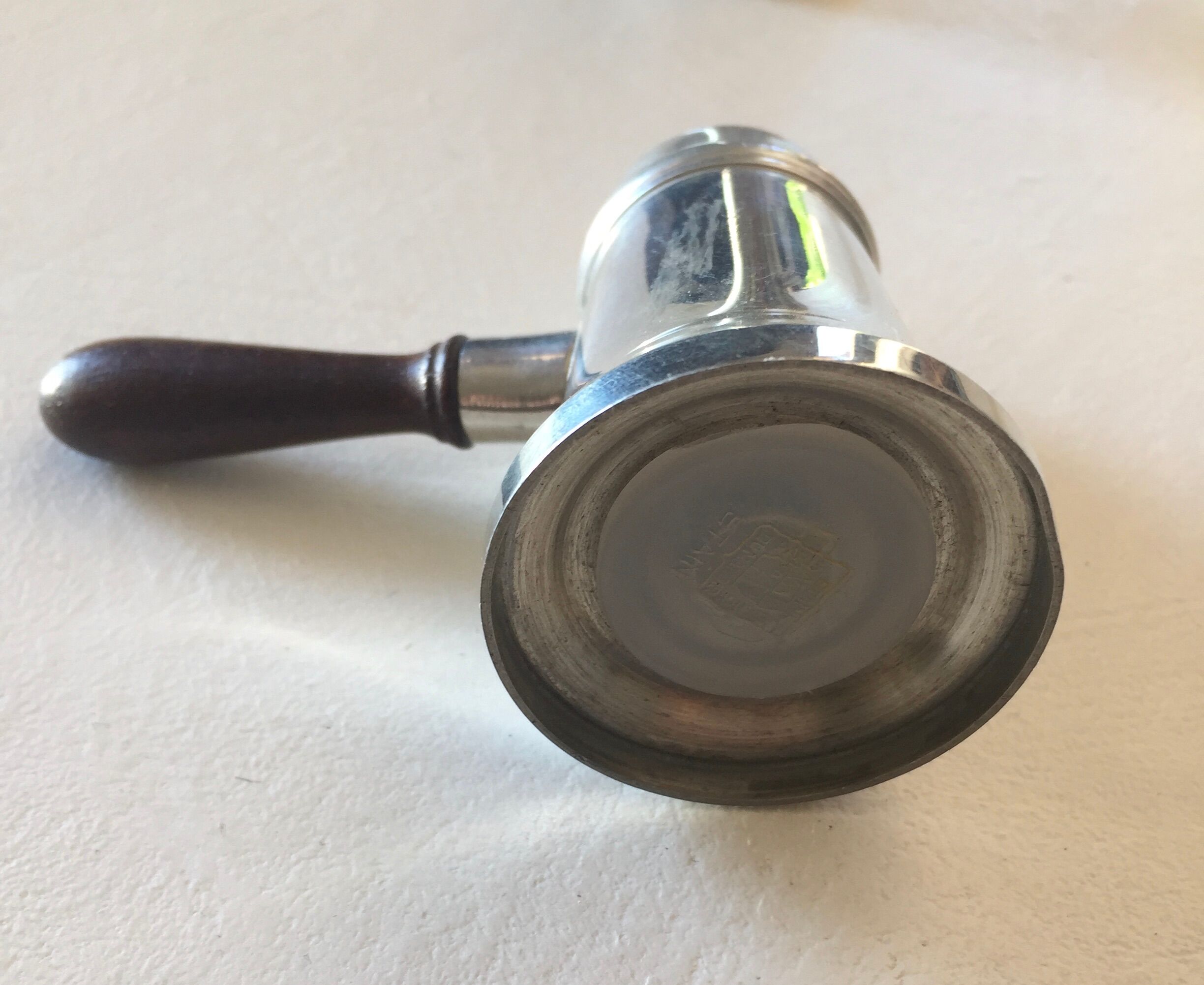 Salt shaker and pepper shaker