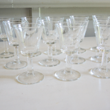 Service de 33 verres à pied et carafe