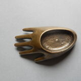 Empty-pocket brass hand