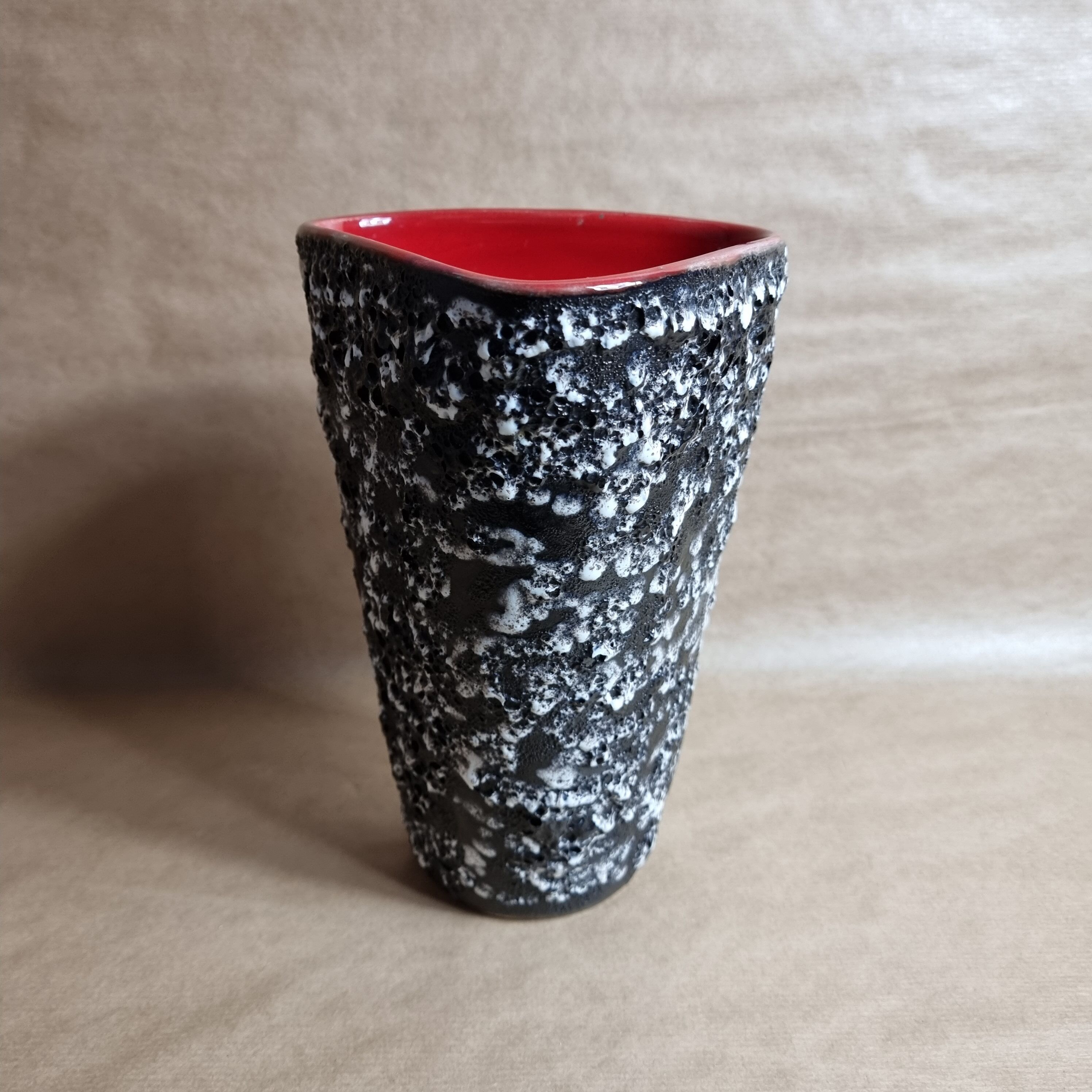 Vase fat lava of vallauris red and black