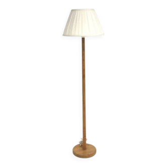 Scandinavian pine floor lamp, GB Solbackens Svarveri, Sweden, 1970