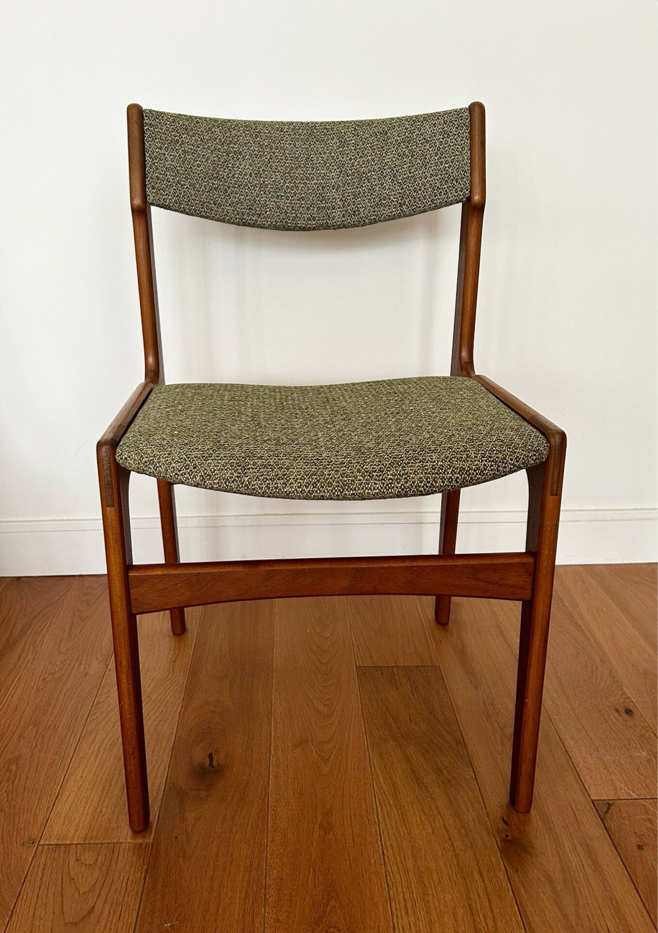 Lot of 4 1960s Scandinavian style chairs.