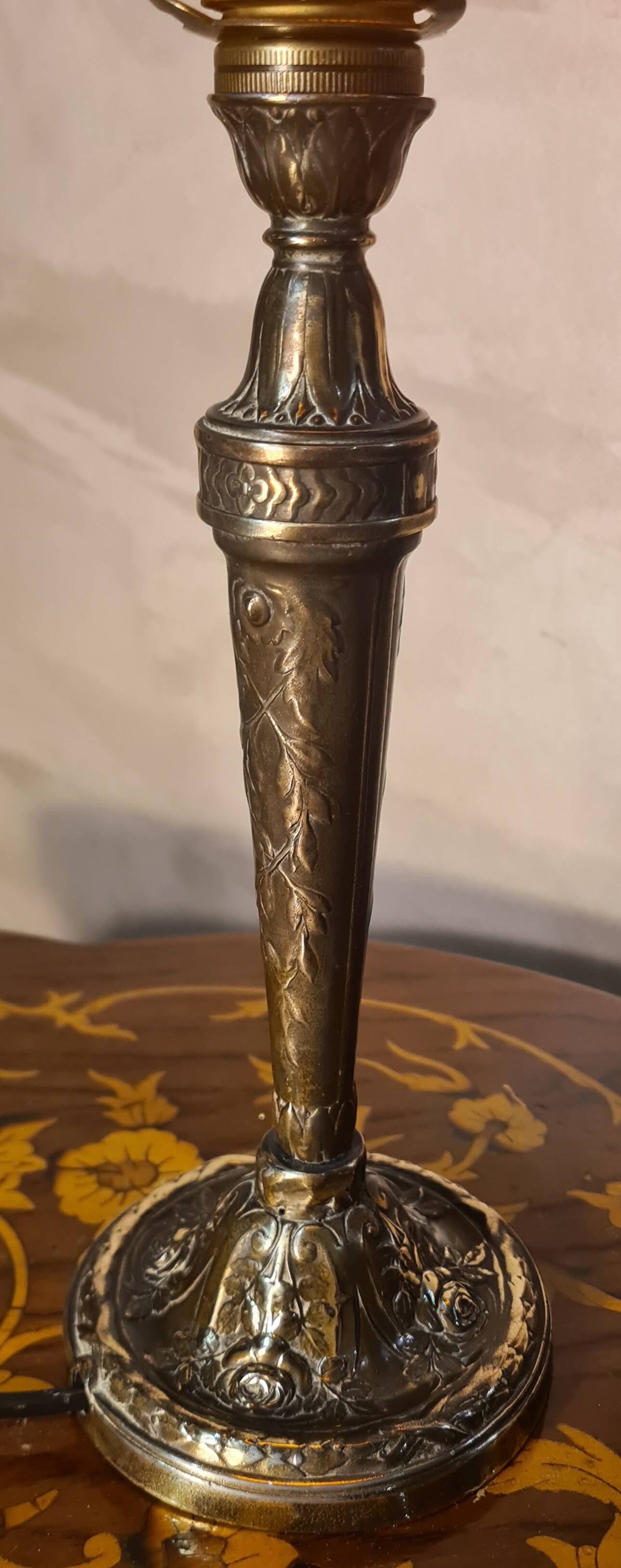 Bronze lamp signed SR 1900, yellow opaline tulip shade edged in black, Loetz, 38x14