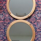 Paire de miroirs ronds scandinaves en pin 70's