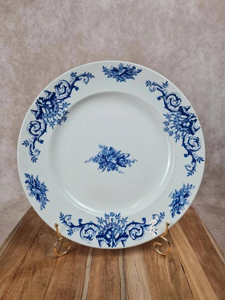 Large antique K&G Lunéville plate, blue floral decoration.