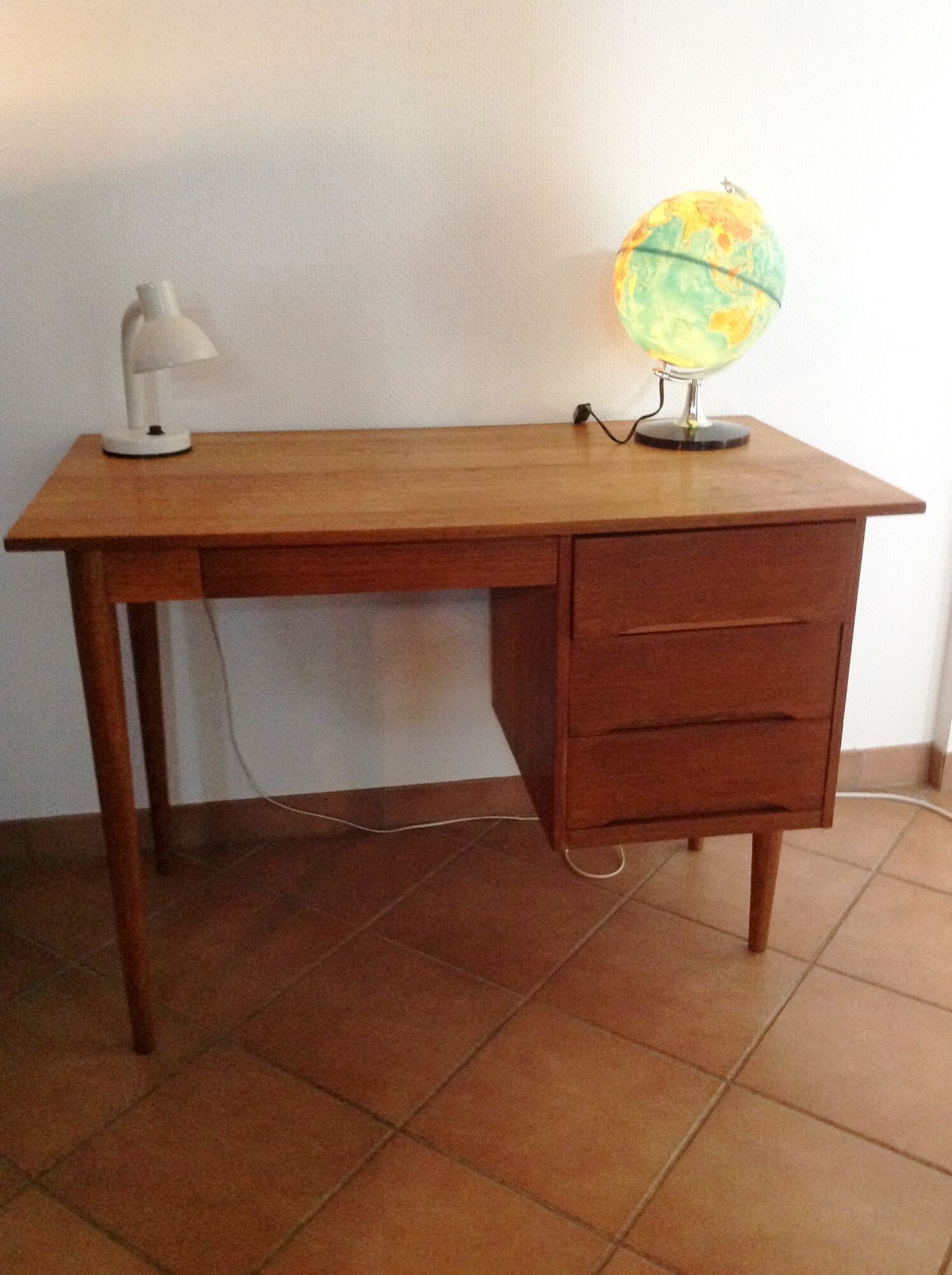 Scandinavian-style verni chene desk / vintage 60s