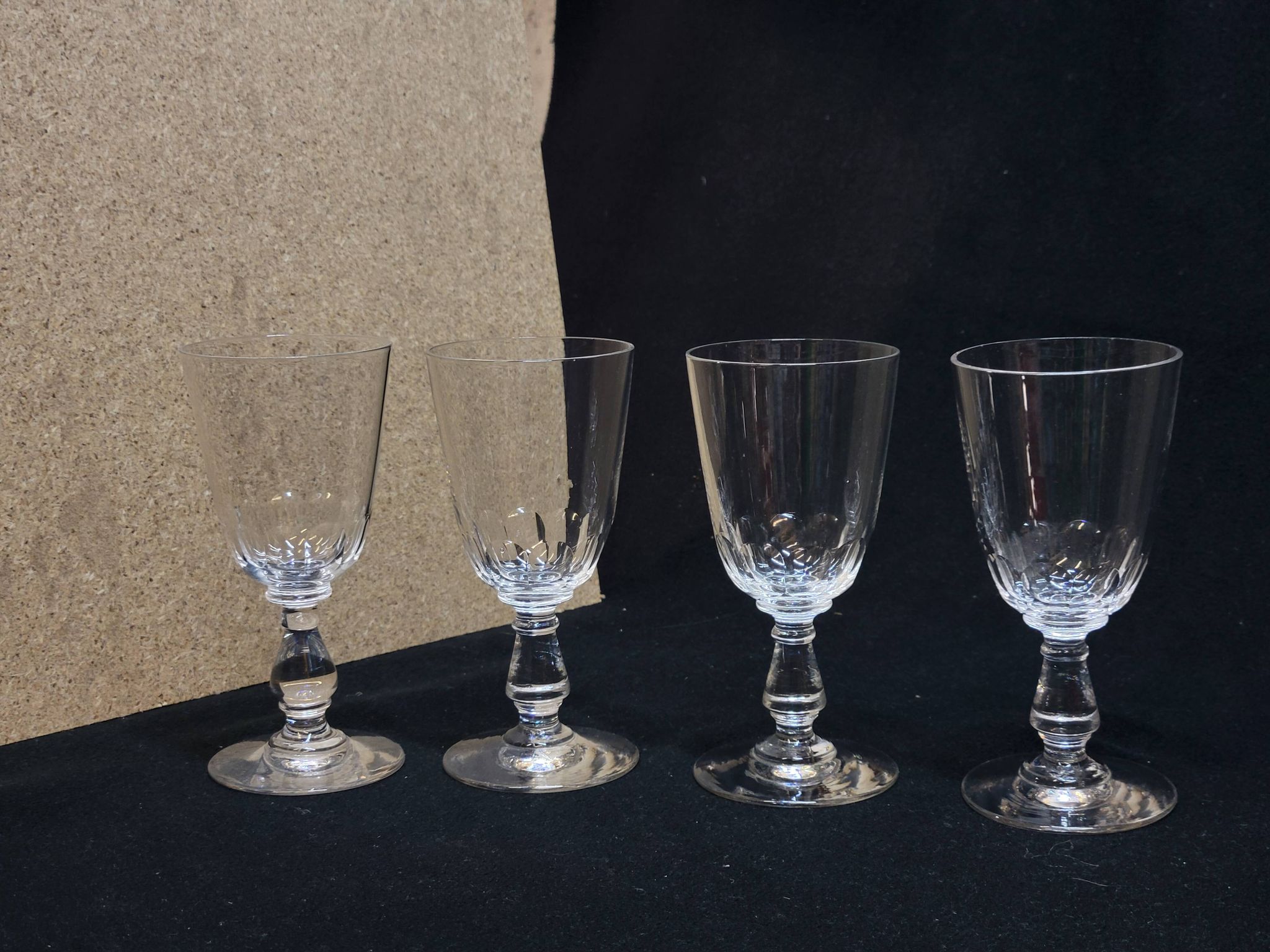 4 anciens verres a vin en cristal taillé baccarat ? saint louis ?