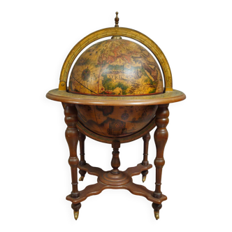 Mappe monde / Globe bar sur pied, travail décoratif d’inspiration ancienne