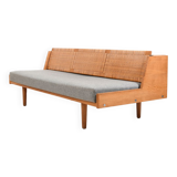 Early Daybed GE-258 in Oak and Cane by Hans J. Wegner
