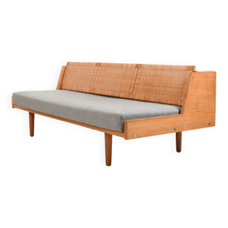 Daybed GE-258 en chêne et canne par Hans J. Wegner