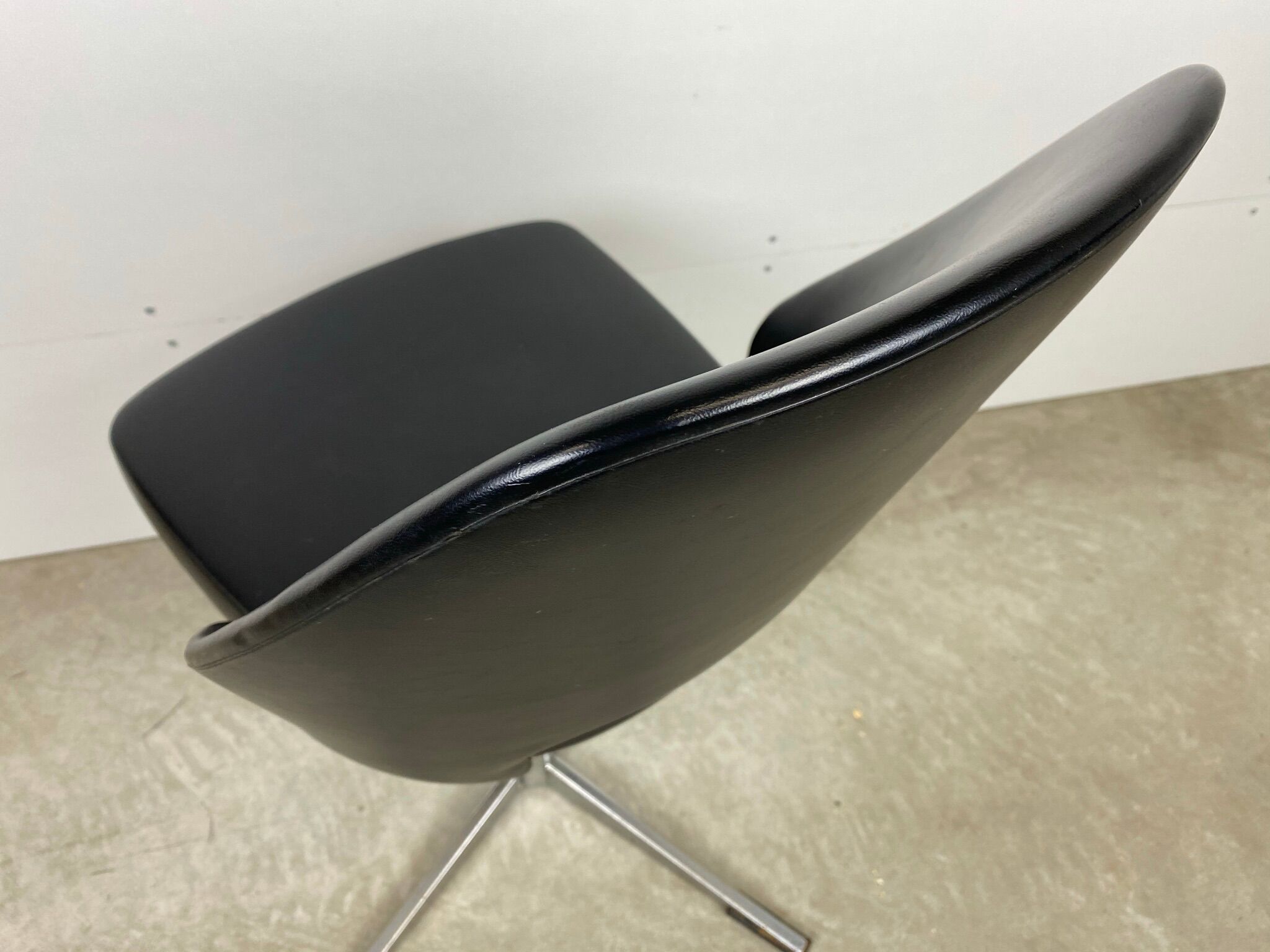 Black leather office chair
