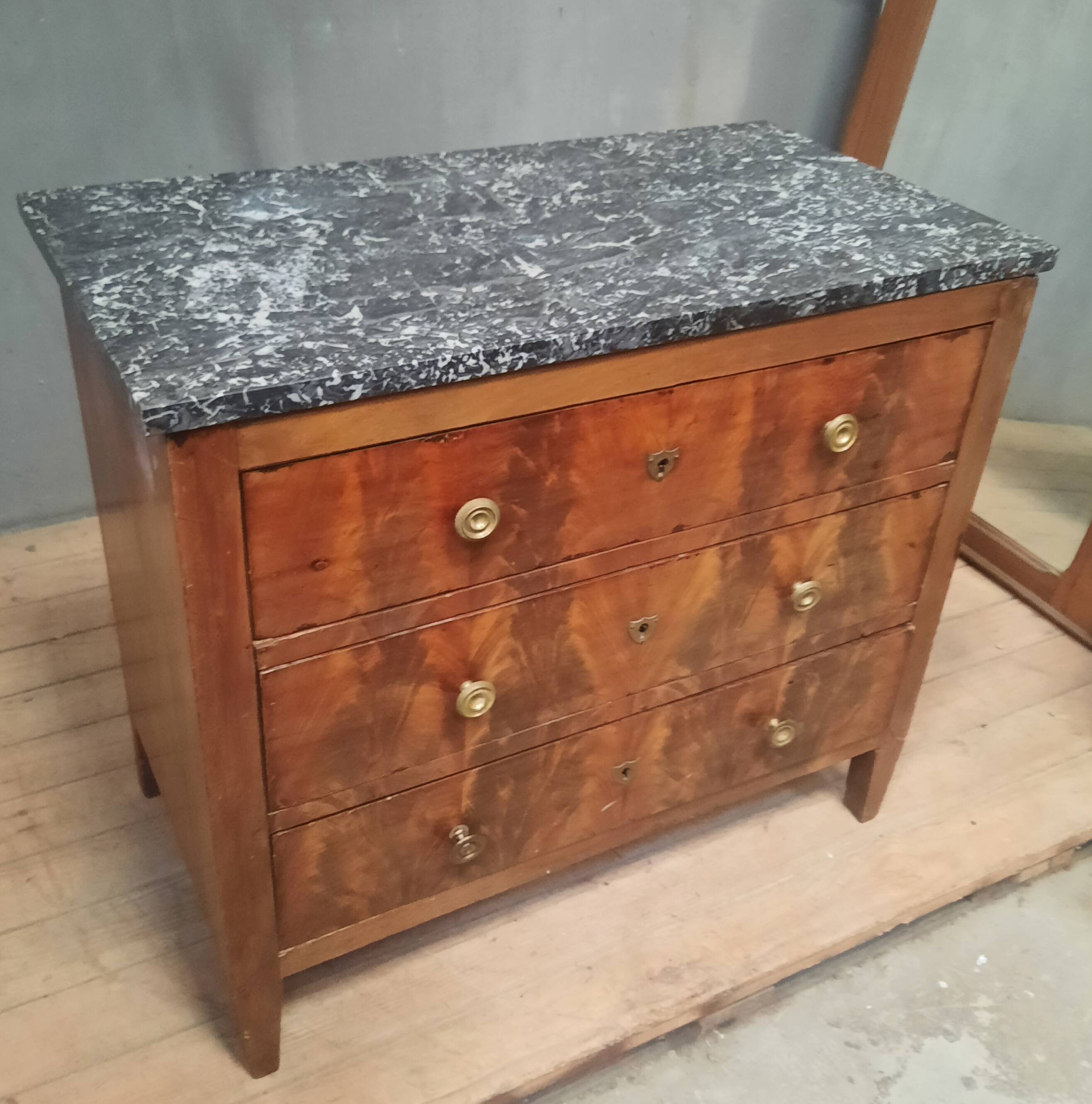 Nineteenth-century veneered commode