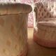 Paire de fauteuils cabriolets vintage années 70 style Hollywood Regency rose satinée