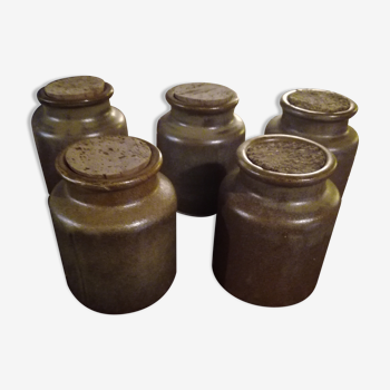 5 spice pots in sandstone