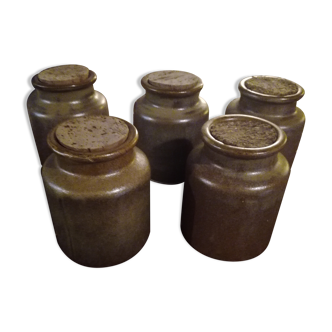 5 spice pots in sandstone