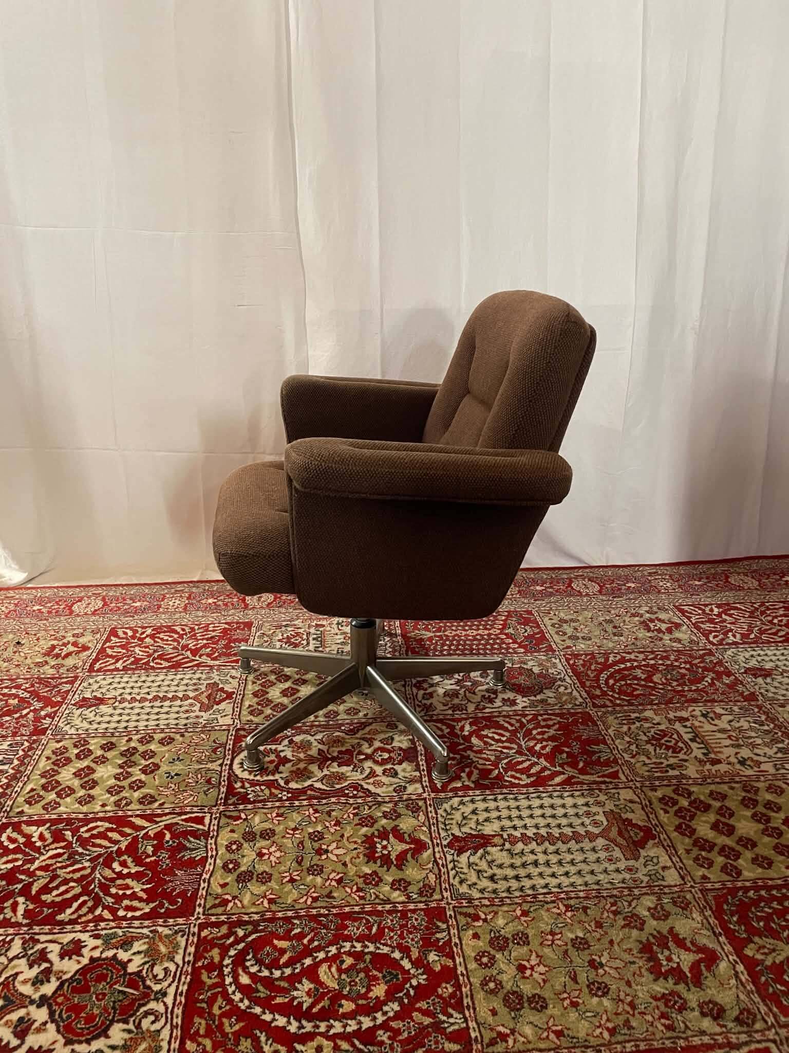 1970s swivel chair in tweed and chrome – 7 available