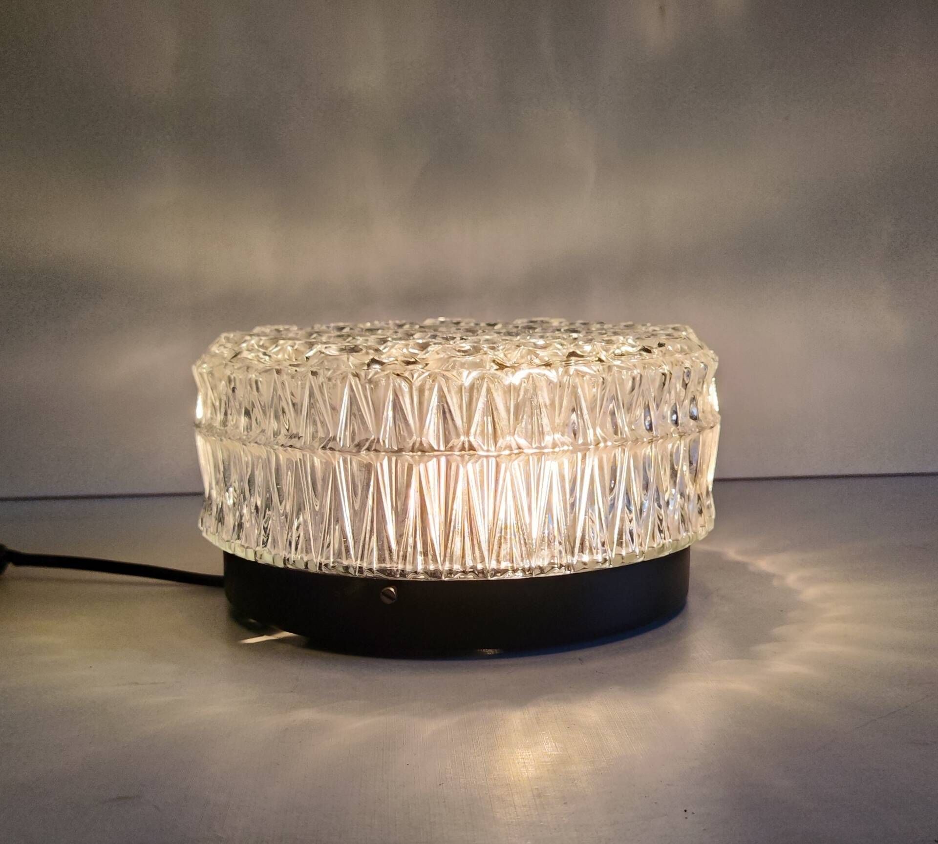 Plafonnier ou applique en verre moulé - design 70's 
