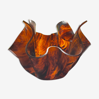 Tortoiseshell effect cut - handkerchief shape