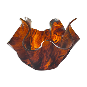 Tortoiseshell effect cut - handkerchief shape