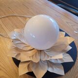 Flower table lamp - Opaline globe