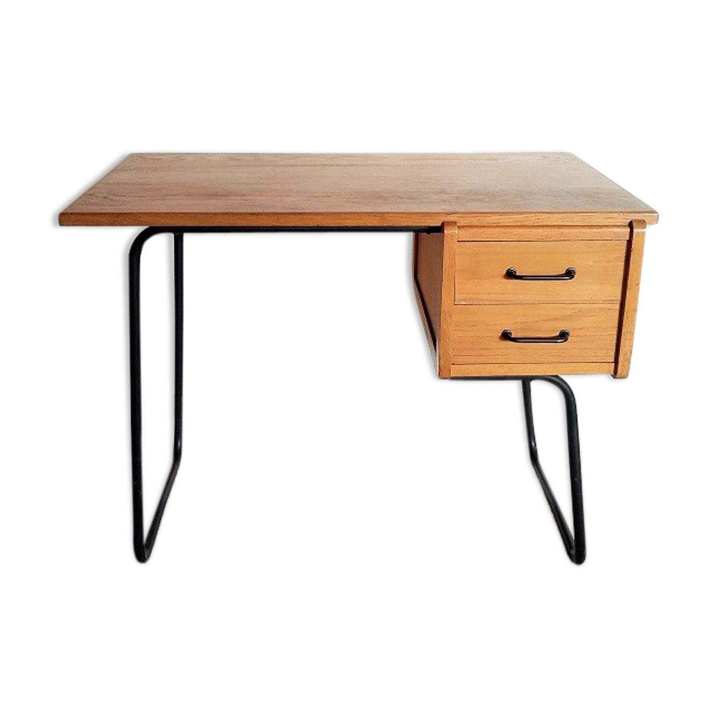 Minimalist vintage desk of the 1950s