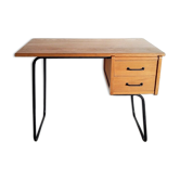 Minimalist vintage desk of the 1950s